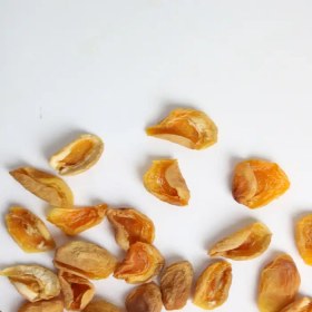 تصویر پر زردالو ارگانیک 