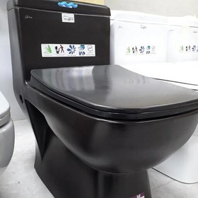 تصویر توالت فرنگی رنگ مشکی گاتریا به همراه بیده خودشور و شیر بیده سرد و گرم 
