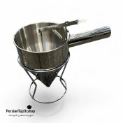 تصویر قیف استیل وافل – دقت در ریختن مایه، تفاوت در نتیجه 