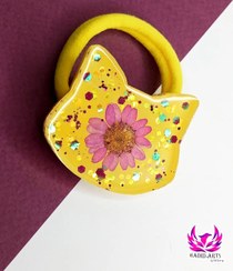 تصویر کش مو دخترانه گربه زرد با گل بابونه رزینی 