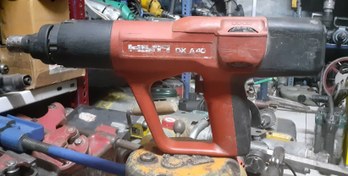 تصویر تفنگ میخکوب هیلتی لیختن اشتاین اصلی مدل HILTI DXA40 استوک 