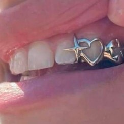 تصویر گریلز دندان دو عددی طرح قلب و ستاره 