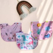 تصویر پیشبند نوزادی تم سفید صورتی برند کارترز 