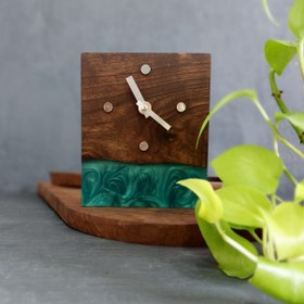 تصویر ساعت رومیزی مدل چوب و رزین کد 02 