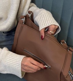 تصویر کیف دوشی بزرگ زنانه - کرم 