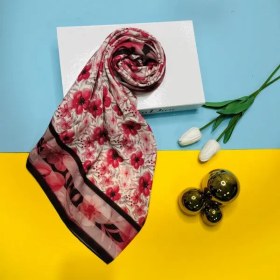 تصویر روسری گلدار نخی 