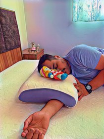 تصویر بالش طبی دونفره ( دست زیر بالش) couple memory foam pillow