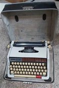 تصویر ماشین تحریر قدیمی مارک brader تایپ فارسی 