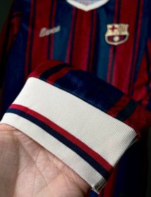 تصویر کیت ۱۲۵ سالگی بارسلونا آستین بلند اسپشیال با شورت 