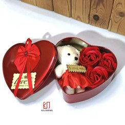 تصویر باکس ولنتاین دخترانه Love | خرسی، رز قرمز و جعبه قلبی کوچک 