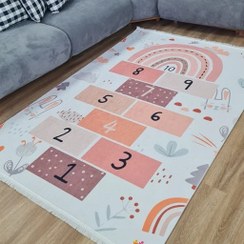 تصویر فرشینه | فرش چاپی برند حسن نیا چاپی کودک طرح لی لی هازان ترک ضد پُرز (پس کرایه) - سایز: 1 در 1.5 متر 