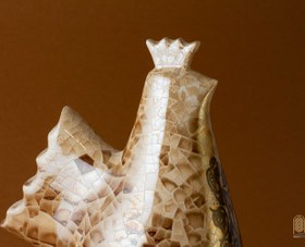 تصویر تندیس سرامیکی مرغ سحر لعاب ترکدار کرم