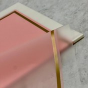 تصویر کاغذ کادو ضدآب گل آرایی مدل WD-03 بسته ۲۰ برگی رنگ صورتی با نوار طلایی 