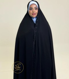 تصویر چادر سنتی لبه گلدوزی 