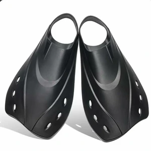 تصویر فروشگاه لوازم ورزشی آبی فلامینگو قرمز