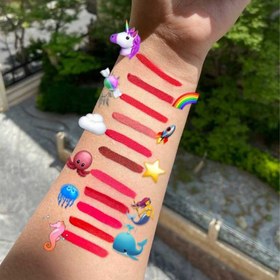 تصویر رژ لب پشمالو 