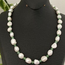 تصویر گردنبند مروارید باروک اصل با یشم 9 میلیمتر baroque pearl necklace with jade