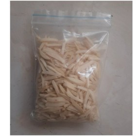 تصویر خلال بادام درختی 