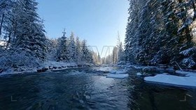 تصویر دانلود فوتیج پرواز هوایی FPV بر فراز رودخانه زمستان FPV Aerial Flight Over Winter River 