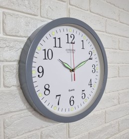 تصویر ساعت دیواری سیتی زن مدل ساده سایز ۳۱ سانت شب نما طوسی 