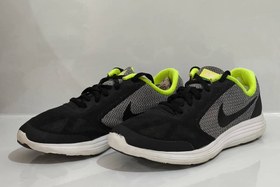 تصویر کتونی اورجینال نایک مدل Revolution3(وضعیت استوک اروپایی) Nike Revolution 3