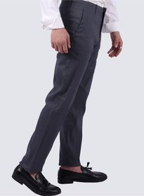 تصویر شلوار کژوال مردانه با طراحی کشی و جلوی صاف در رنگ خاکستری برند selected Men's Casual Stretch Flat Front Pant in Grey