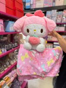 تصویر پتو بالشتی ملودی توت فرنگی 