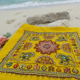 تصویر رومیزی پته دوزی زرد پته دوزی صنایع دستی