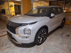 تصویر میتسوبیشی اوتلندر مدل 2023 ا M-LINE دو دیفرانسیل M-LINE دو دیفرانسیل