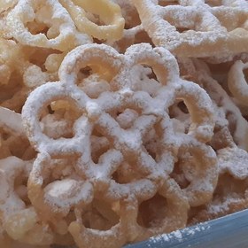تصویر نان پنجره ای،خاطره شیرین دهه شصتی ها،ترد و خوشمزه 