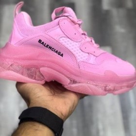 تصویر کتونی زنانه بالنسیاگا تریپل اس صورتی balenciaga triple s pink