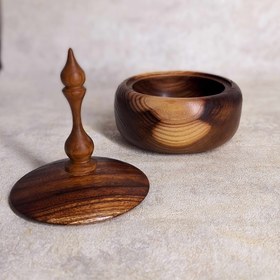 تصویر قندان در دار چوبی 