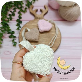 تصویر بند پستونک پانچ دوزی شده ی نوزادی مدل قلبی Heart-shaped embroidered baby pacifier strap