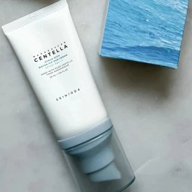 تصویر ضد آفتاب سنتلا SPF50 حجم ۵۰ میل تیوپی مناسب انواع پوست 