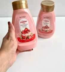 تصویر نمک بدن کیک توت فرنگی 