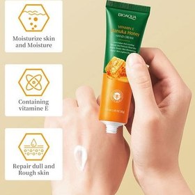 تصویر کرم دست آبرسان و سفید کننده عسل وزن 30 گرم honey moisturizing and whitening hand cream weight 30 grams