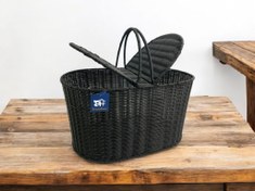 تصویر سبد پیک نیک بیضی طرح بافت 