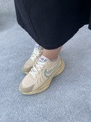 تصویر کتونی نایک کرم سبز زنانه 