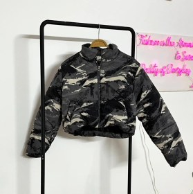 تصویر کاپشن پفی camouflage 