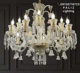 تصویر لوستر کریستال باکارات طرح فرانسه سفید با اتصالات طلایی 