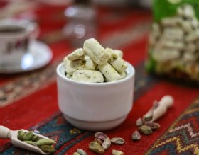 تصویر شکر پنیر پسته هل مملکت خانمی مخصوص 400 گرم Mamlekat Khanomi Pistachio Cardamom Candy - 400g