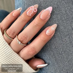 تصویر ناخن مصنوعی راسا مدل زمستانی طرح برف و پاپیون برجسته سفید فرنچ کد RSH22 