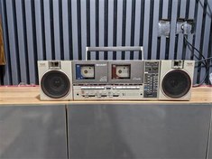 تصویر رادیو ضبط حرفه ای شارپ شاهکار ژاپن سنگین 