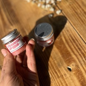 تصویر اسکراب لب 