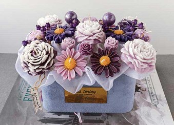 تصویر باکس شمعی با گل آلاله بنفش و یاسی 