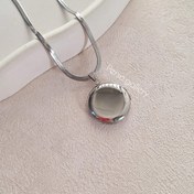 تصویر لاکت استیل گرد نقره ای - بدون حکاکی / ماری 