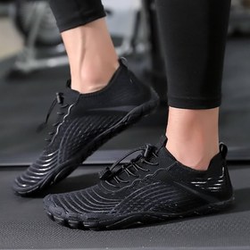 تصویر کفش شنا بند دار مشکی 