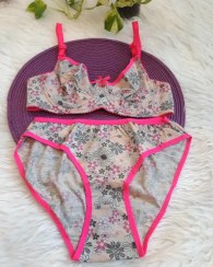 تصویر ست شورت و سوتین نخی طرح گل صورتی 