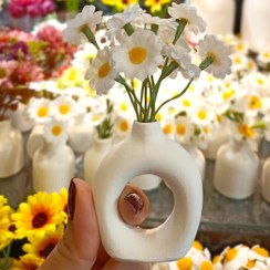 تصویر گلدان مدل دوناتی مینیمال با گل بابونه 