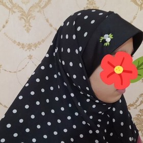 تصویر مقنعه دخترانه مشکی طرحدار عمده 6 عددی . سایز 4 مناسب سن 7 تا 9 سال 